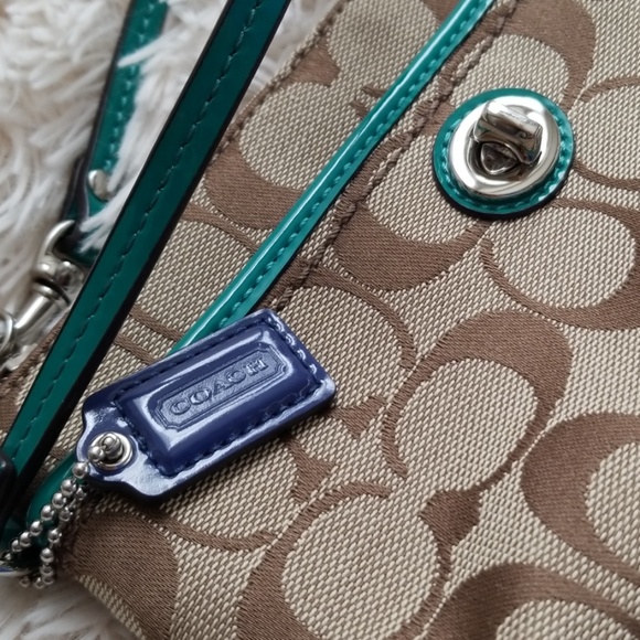 Coach wristlet. Excellent condition. - Picture 5 of 6